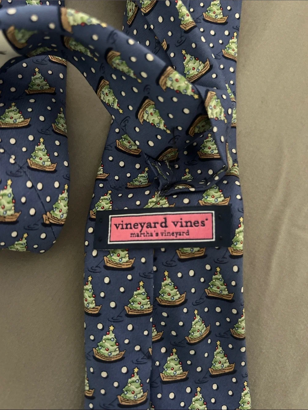 Vineyard Vines silk vineyard